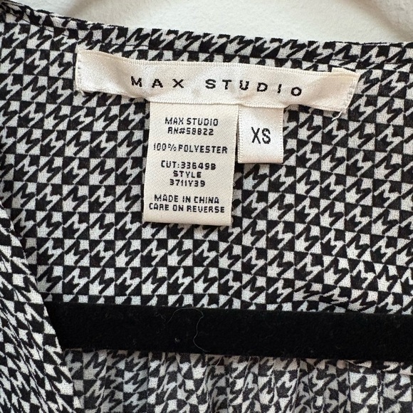 Black and white patterned blouse, size XS - Picture 2 of 3